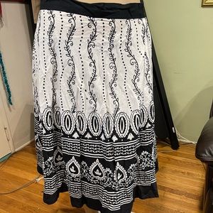 Studio West skirt size XL